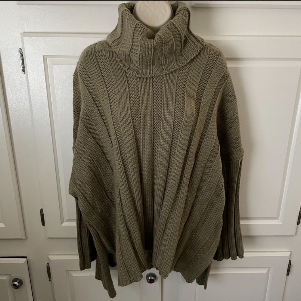 ZARA Forest Green Turtleneck Sweater